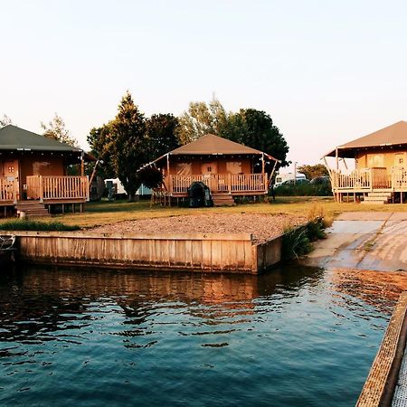 Luxury Lake Lodge Alphen  Bagian luar foto