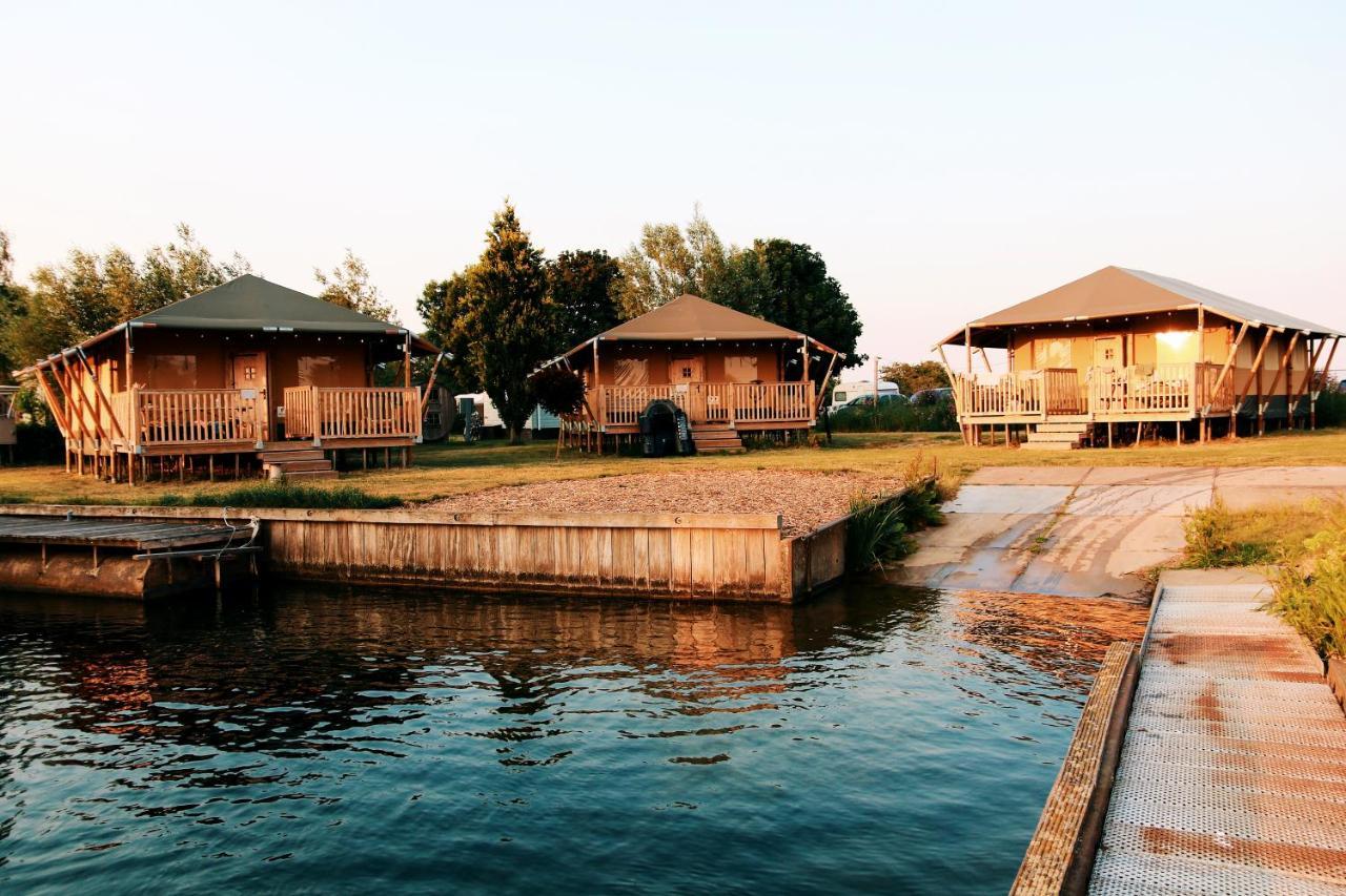 Luxury Lake Lodge Alphen  Bagian luar foto