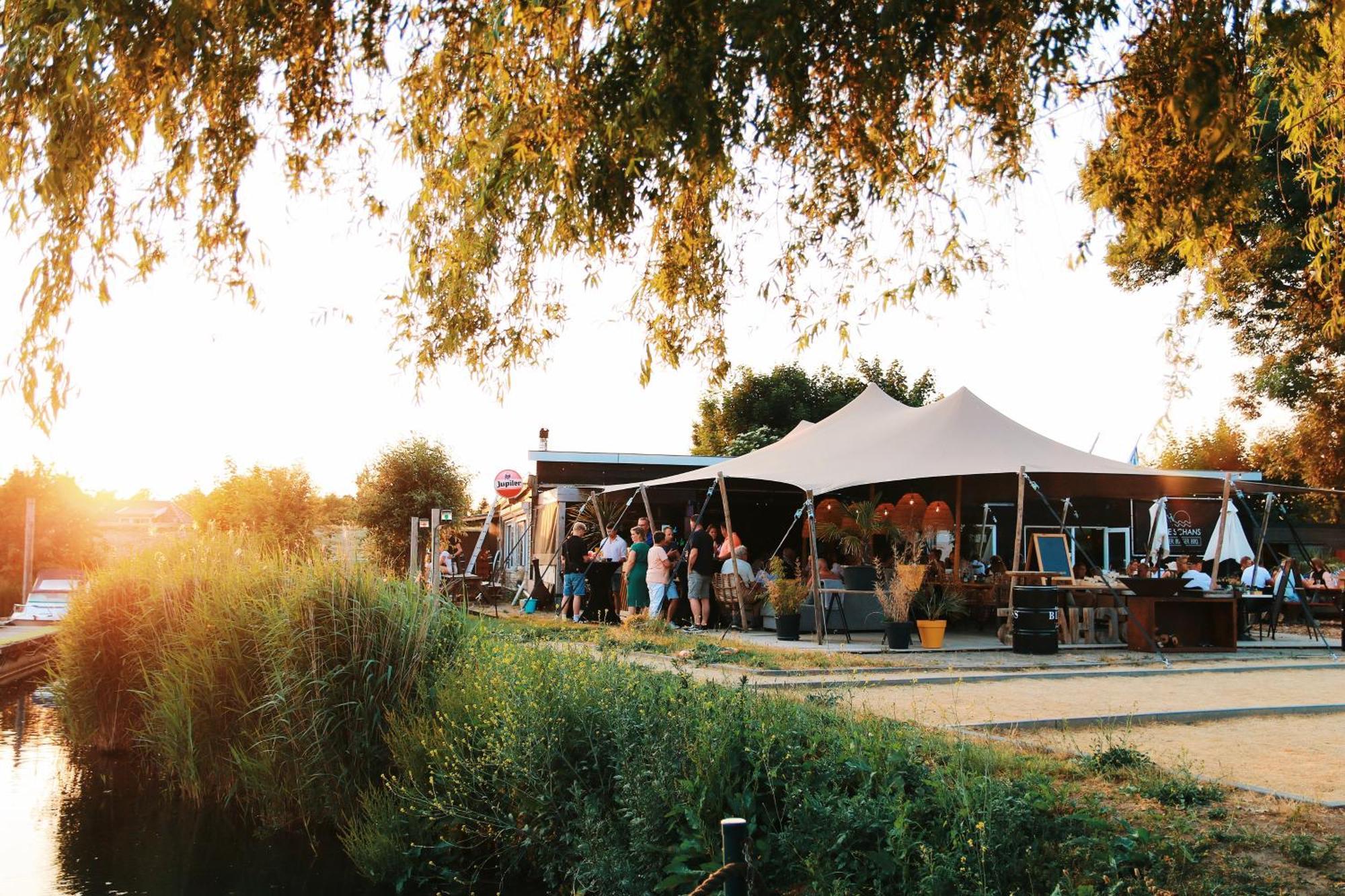 Luxury Lake Lodge Alphen  Bagian luar foto