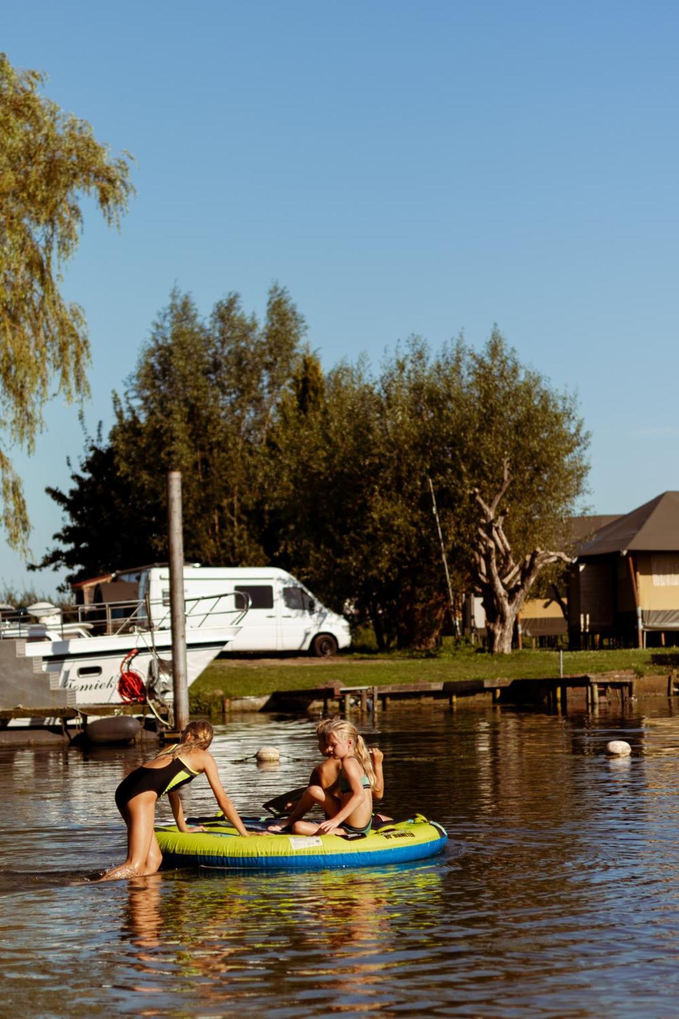 Luxury Lake Lodge Alphen  Bagian luar foto